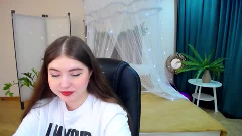 Snapshot of nicolefoxery chatting on 03.09.25 nicolefoxery online show from 03.09.25