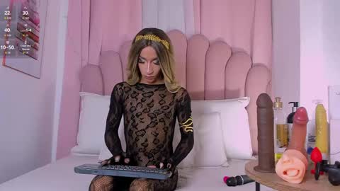 nicolemadrird online show from 04.15.26