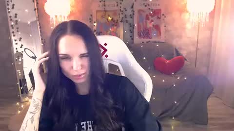 Nicole online show from 06.10.26