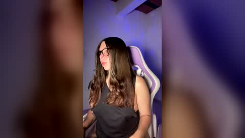 Nicol independent model online show from 04.19.26