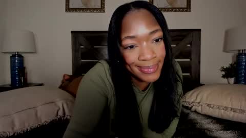 Snapshot of nicolesolace chatting on 04.05.26 Nicole online show from 04.05.26