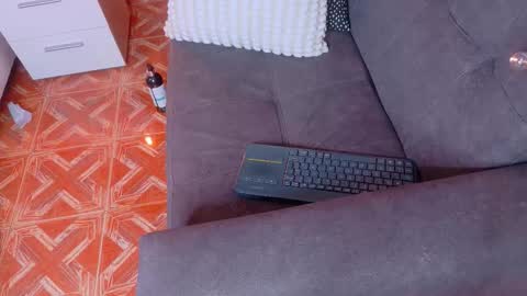 N I C O L E T  online show from 12.20.25