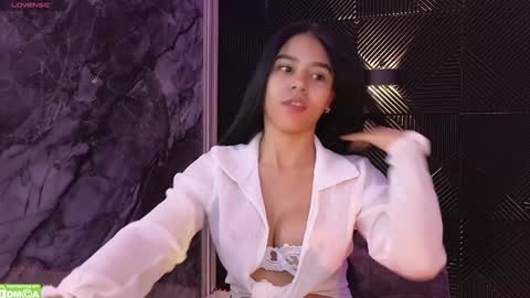 Snapshot of nicollbashel chatting on 12.16.24 Nicoll  Independent model online show from 12.16.24