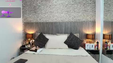 Nicolle Alvarez online show from 03.25.26