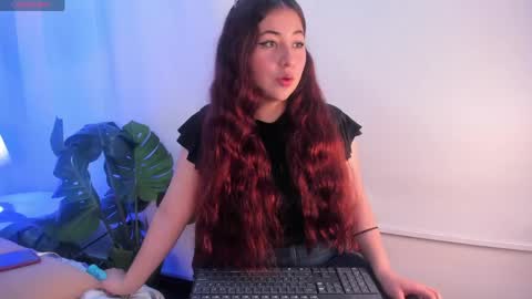 Snapshot of nicolle_evanss_ chatting on 04.30.26 nicolle_evanss_ online show from 04.30.26