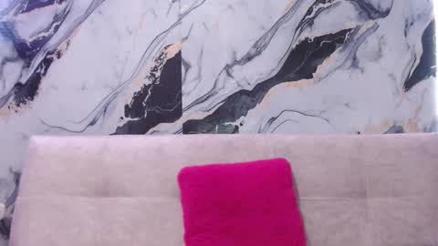 nicolle gomes online show from 11.22.25