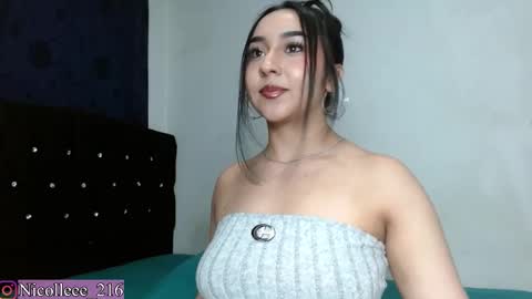 Snapshot of nicolle_sabinas chatting on 10.03.25 Nicolle online show from 10.03.25