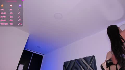   facebook nicolle delgado online show from 12.04.24