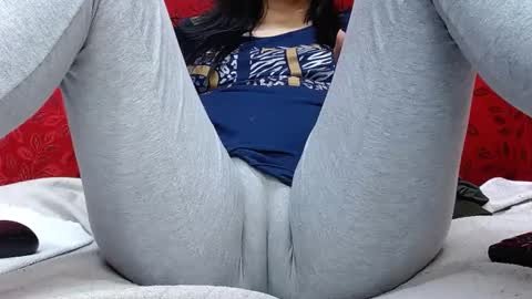 Snapshot of nicolleowens chatting on 10.07.25 NICOLLE online show from 10.07.25