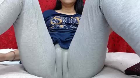 Snapshot of nicolleowens chatting on 10.22.25 NICOLLE online show from 10.22.25