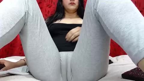 Snapshot of nicolleowens chatting on 11.04.25 NICOLLE online show from 11.04.25