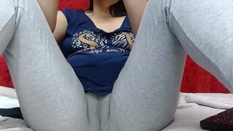 Snapshot of nicolleowens chatting on 11.30.25 NICOLLE online show from 11.30.25