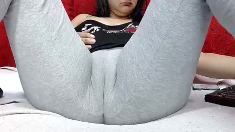 Snapshot of nicolleowens chatting on 12.16.25 NICOLLE online show from 12.16.25