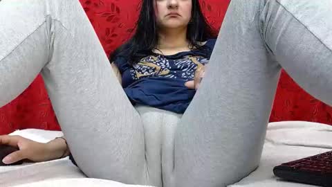 Snapshot of nicolleowens chatting on 02.19.26 NICOLLE online show from 02.19.26