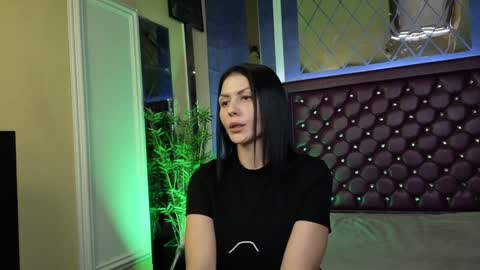 Snapshot of nicollepalmer chatting on 12.10.24 Nicolle online show from 12.10.24