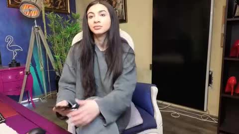 Snapshot of nicollepalmer chatting on 02.19.25 Nicolle online show from 02.19.25