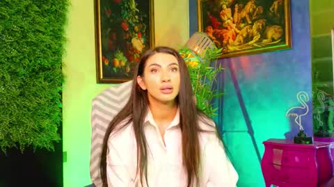 Snapshot of nicollepalmer chatting on 10.13.25 Nicolle online show from 10.13.25
