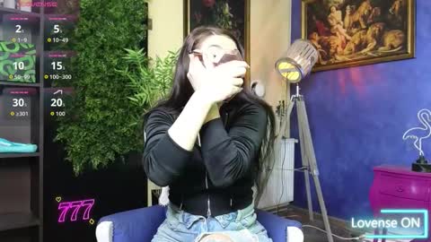 Nicolle online show from 02.04.26