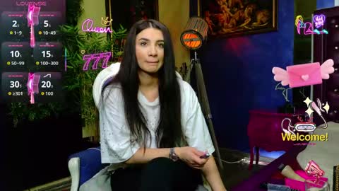 Nicolle online show from 05.05.26