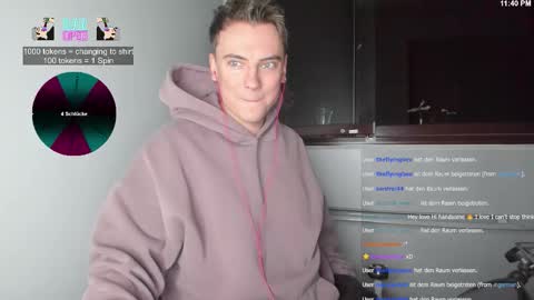 Snapshot of nicoslowmoo chatting on 11.14.25 NicoSlowmoo online show from 11.14.25