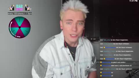 Snapshot of nicoslowmoo chatting on 11.28.25 NicoSlowmoo online show from 11.28.25