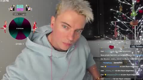 Snapshot of nicoslowmoo chatting on 12.19.25 NicoSlowmoo online show from 12.19.25