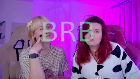 Snapshot of nielletablossom chatting on 10.17.25 Nellie online show from 10.17.25