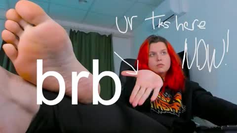 Snapshot of nielletablossom chatting on 10.26.25 Nellie online show from 10.26.25