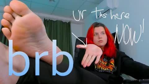 Snapshot of nielletablossom chatting on 10.30.25 Nellie online show from 10.30.25