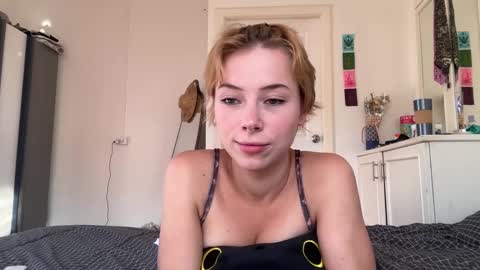 Snapshot of night_jelly chatting on 02.13.26 Aurora online show from 02.13.26