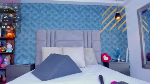 NiiaMoore online show from 04.08.26