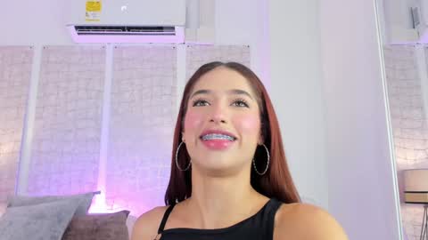 Snapshot of niicole_steele chatting on 01.28.25 Niicole online show from 01.28.25