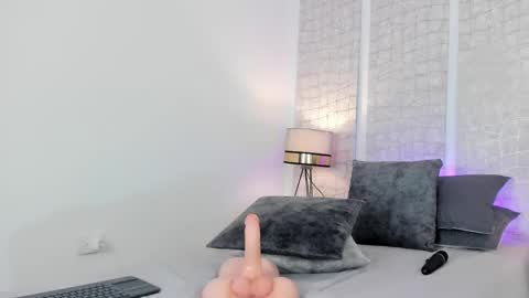 Snapshot of niicole_steele chatting on 03.11.25 Niicole online show from 03.11.25