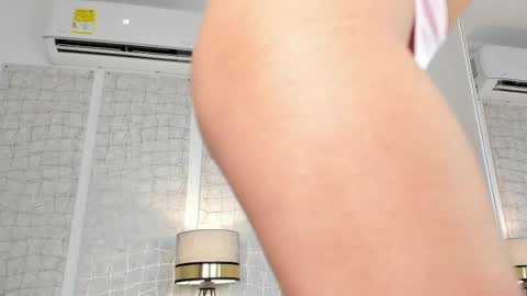 Snapshot of niicole_steele chatting on 09.24.25 Niicole online show from 09.24.25