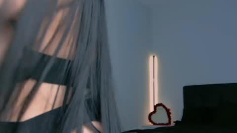 Niinarosee online show from 11.01.25