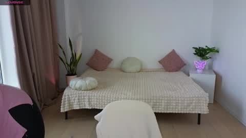 Snapshot of nika_light chatting on 11.18.25 Nika light online show from 11.18.25