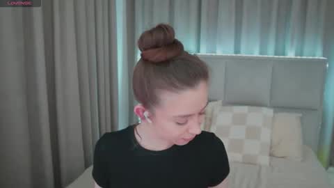 Snapshot of nikaletta chatting on 05.13.26 Nika online show from 05.13.26