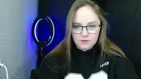 Snapshot of nikamuur chatting on 10.18.25 NikaMuur online show from 10.18.25