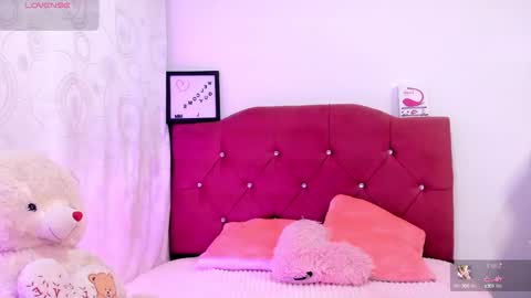 Snapshot of nikii_28 chatting on 09.11.25 Nikii online show from 09.11.25