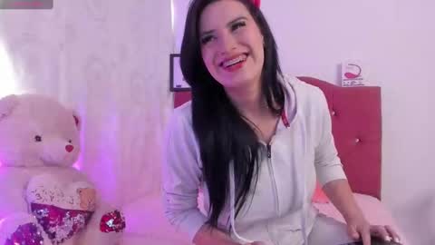 Snapshot of nikii_28 chatting on 09.12.25 Nikii online show from 09.12.25