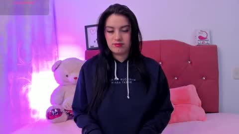 Snapshot of nikii_28 chatting on 10.11.25 Nikii online show from 10.11.25