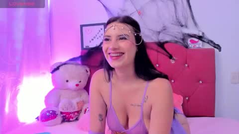 Snapshot of nikii_28 chatting on 10.31.25 Nikii online show from 10.31.25