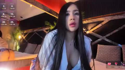 nikii_white online show from 12.04.24