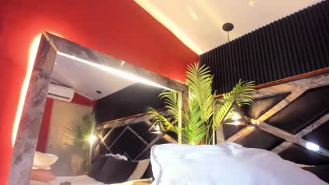 nikii_white online show from 01.08.25