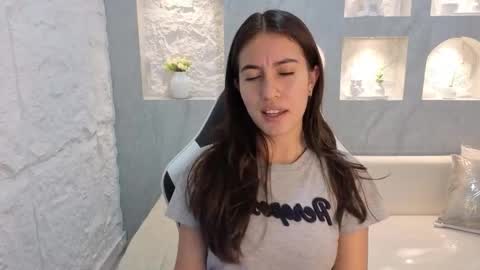 Snapshot of nikka_tx chatting on 10.24.25 Online 2200 to 600 online show from 10.24.25