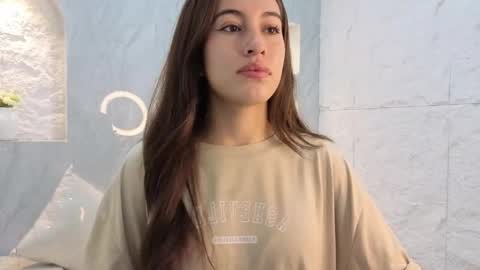 Snapshot of nikka_tx chatting on 10.31.25 Online 2200 to 600 online show from 10.31.25