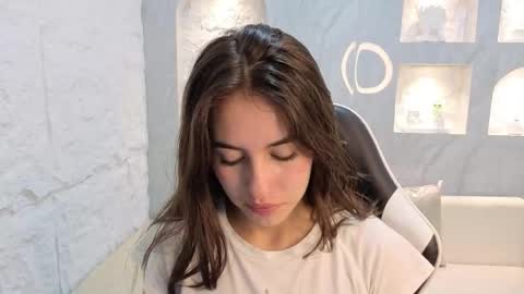 Snapshot of nikka_tx chatting on 11.12.25 Online 2200 to 600 online show from 11.12.25