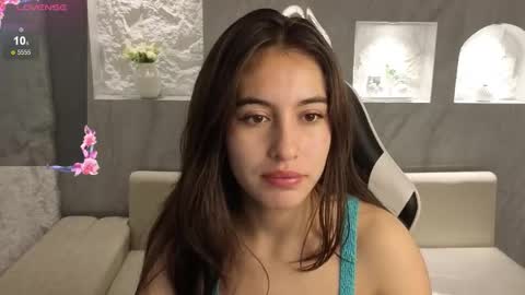 Snapshot of nikka_tx chatting on 11.22.25 Online 2200 to 600 online show from 11.22.25