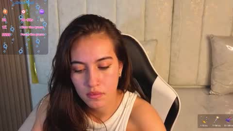 Snapshot of nikka_tx chatting on 11.22.25 Online 2200 to 600 online show from 11.22.25