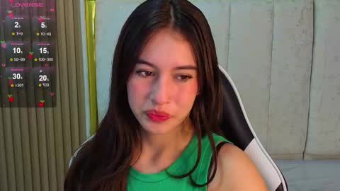 Snapshot of nikka_tx chatting on 12.14.25 Online 2200 to 600 online show from 12.14.25